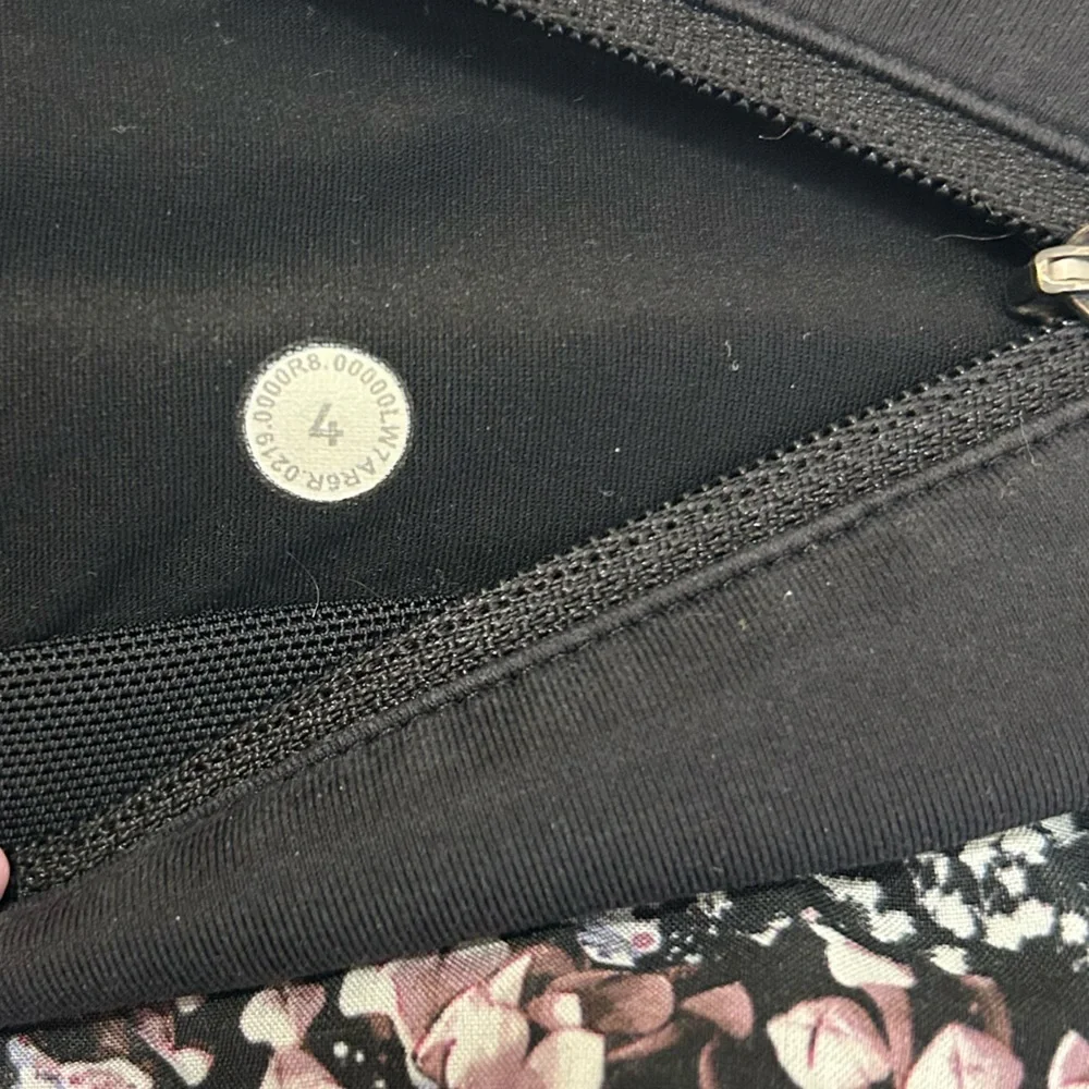 Lululemon Speed Up Shorts "Floral Spritz Multi" print - Picture 5 of 6